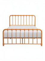 Grand lit Daisy TOCO Meubles en métal orange avec structure classique et détails décoratifs arrondis