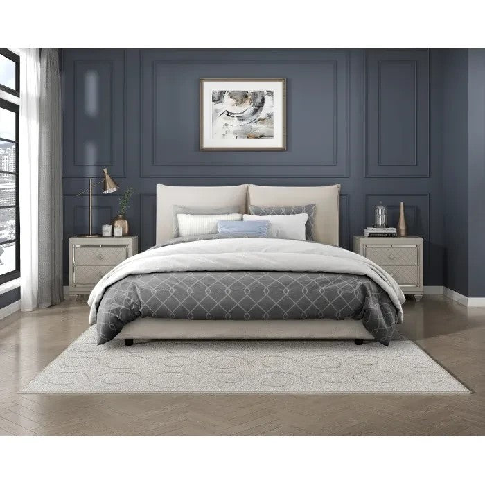 Grand Lit Diego en tissu chenille beige de TOCO Meubles, avec tête de lit rembourrée et design épuré.