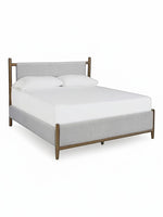 Grand lit Flora TOCO Meubles avec tête de lit rembourrée grise et structure en bois massif au design contemporain
