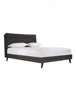 TOCO Meubles Grand lit Gianni queen gris foncé en velours et imitation bois, tête de lit capitonnée, pieds métalliques inclinés.