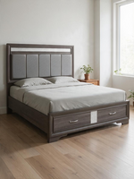 Grand lit Ines TOCO Meubles avec tête de lit en similicuir gris, accents pailletés argentés et tiroirs de rangement.