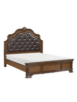 Grand lit traditionnel TOCO Meubles avec tête de lit traîneau en similicuir brun capitonné et bois sculpté foncé