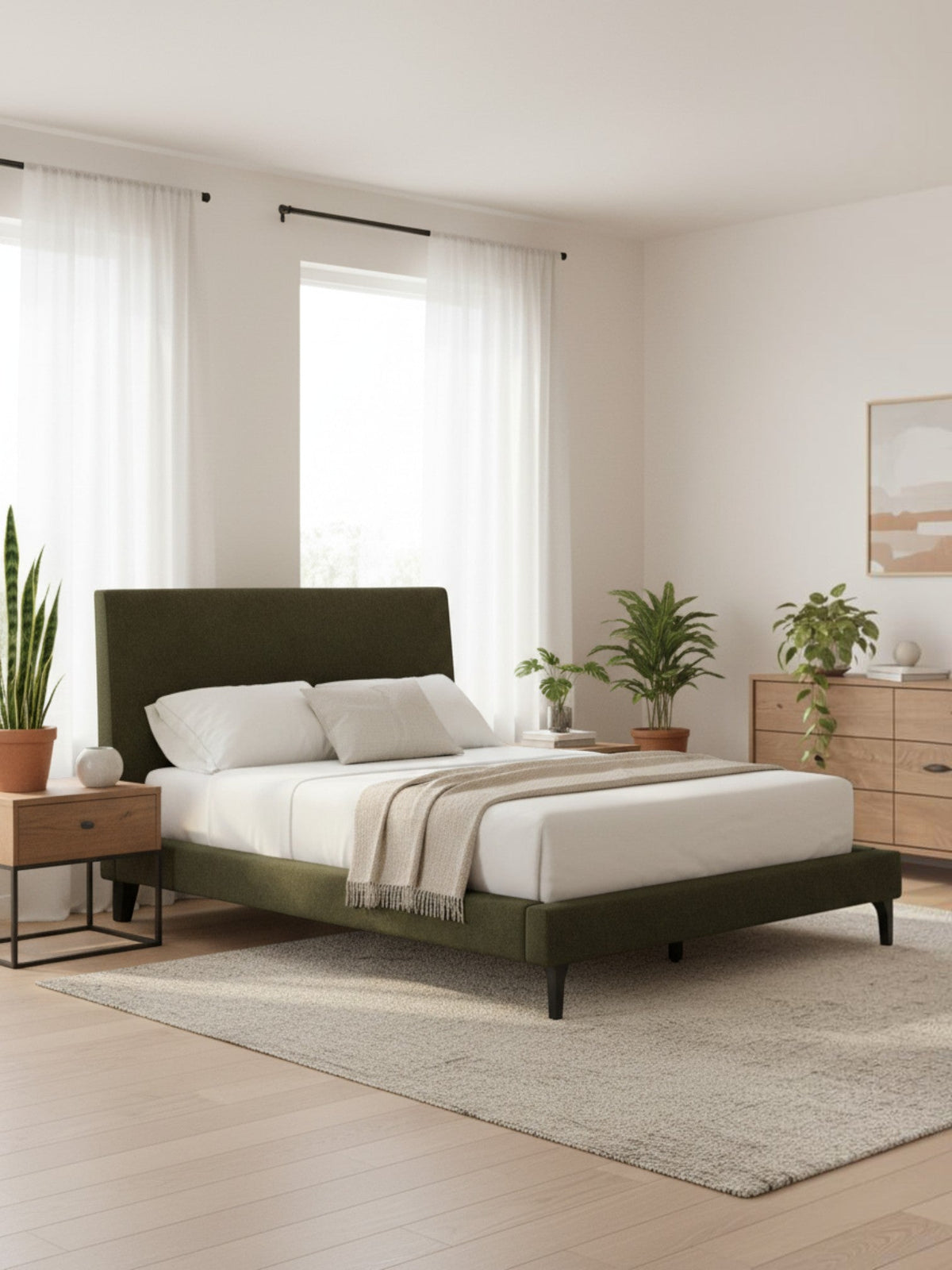 Grand lit rembourré vert sauge TOCO Meubles au design moderne et profil bas dans une chambre lumineuse