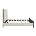 Grand lit Zavian TOCO Meubles en tissu chenille beige avec montants en bois finition chêne, design plateforme.