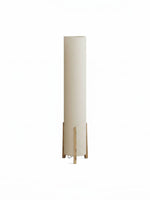 Lampadaire cylindrique Luméa de TOCO Meubles avec abat-jour en tissu beige et pieds en bois clair