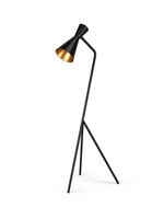Lampadaire Eris III TOCO Meubles noir mat avec abat-jour double-cône doré au style industriel et base tripode