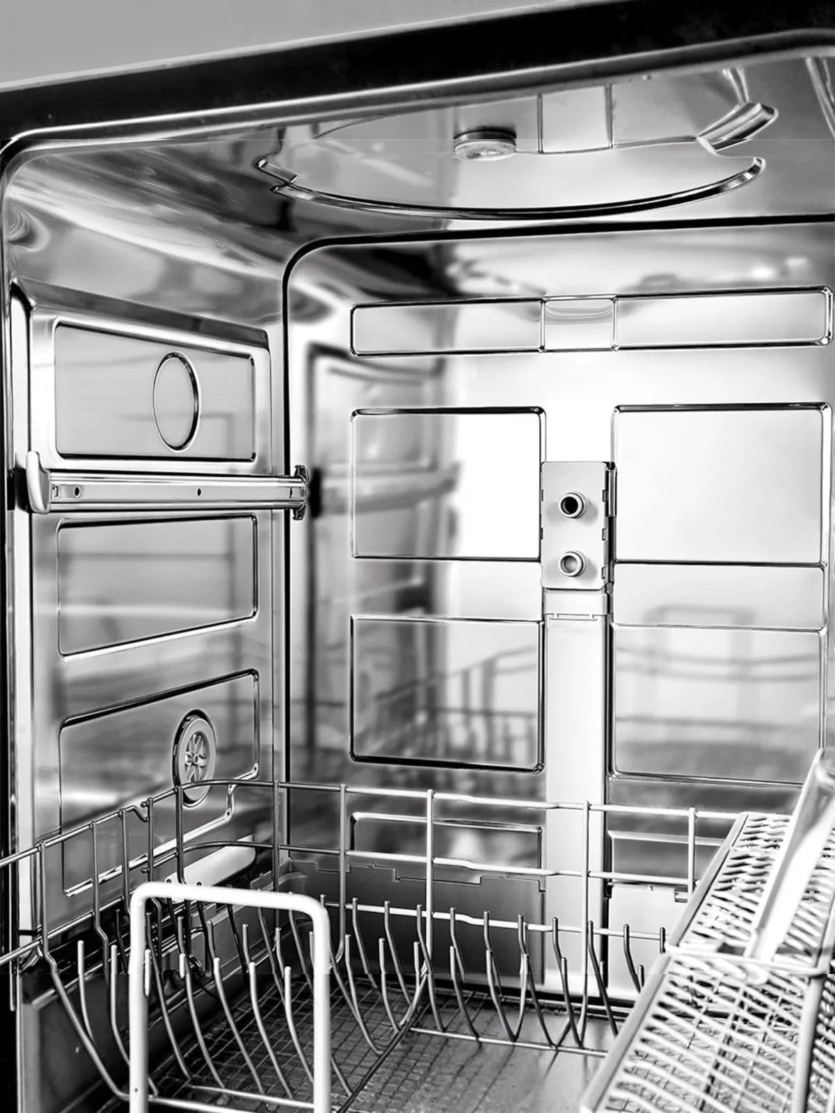 Intérieur de la cuve hybride en acier inoxydable du lave-vaisselle TOCO Meubles avec paniers de rangement
