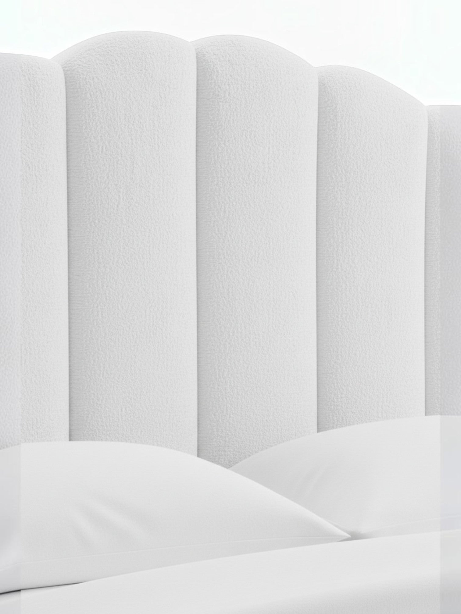 Tête de lit TOCO Meubles Adele blanche en tissu effet peluche avec design vertical rembourré et élégant