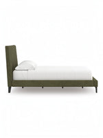 Lit double rembourré vert sauge TOCO Meubles Alma avec tête de lit inclinée et pieds noirs bas