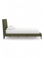 Lit double rembourré vert sauge TOCO Meubles Alma avec tête de lit inclinée et pieds noirs bas