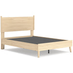 Lit double Anita en bois naturel avec tête de lit simple et pieds fuselés par TOCO Meubles. Design plateforme sans sommier.