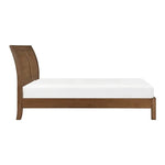 TOCO Meubles Grand Lit Antoine, lit plateforme queen en bois brun clair avec tête de lit style traîneau.