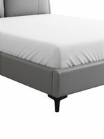 Très grand lit Camille TOCO Meubles en similicuir gris avec pieds en acier noir et design plateforme moderne