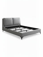 Lit plateforme TOCO Meubles Camille gris en similicuir avec tête de lit rembourrée et pieds en acier noir