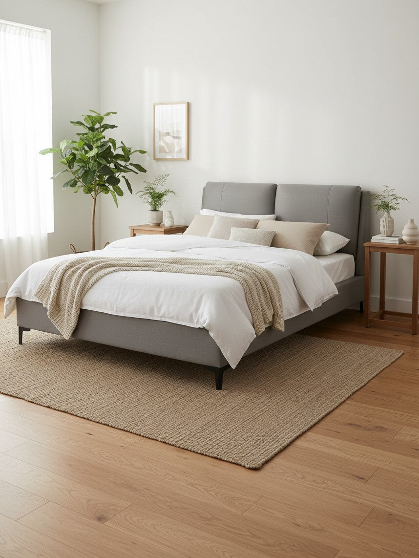 Lit plateforme TOCO Meubles Camille gris en similicuir avec tête de lit rembourrée et pieds en acier noir