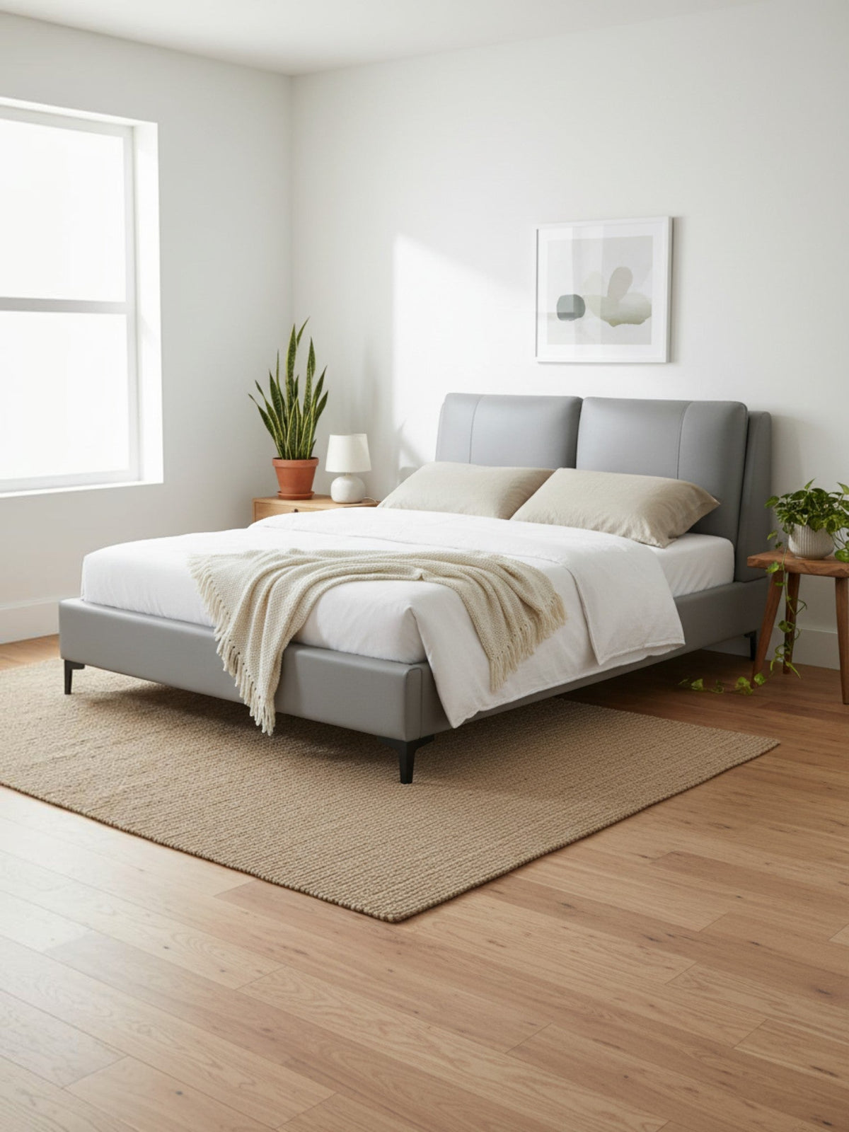 Lit plateforme TOCO Meubles Camille gris en similicuir avec tête de lit rembourrée et pieds en acier noir