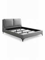 Lit plateforme TOCO Meubles Camille gris en similicuir avec tête de lit rembourrée et pieds en acier noir