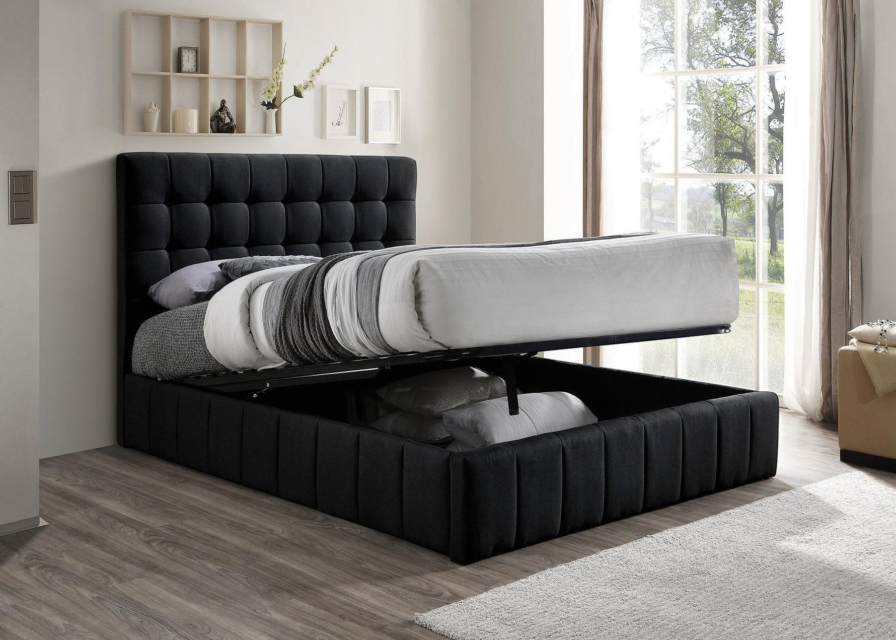 TOCO Meubles Lit Colette noir en tissu avec rangement hydraulique et tête de lit capitonnée. Design moderne.