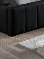 Très grand lit TOCO Meubles Colette en tissu noir avec rangement intégré et design contemporain