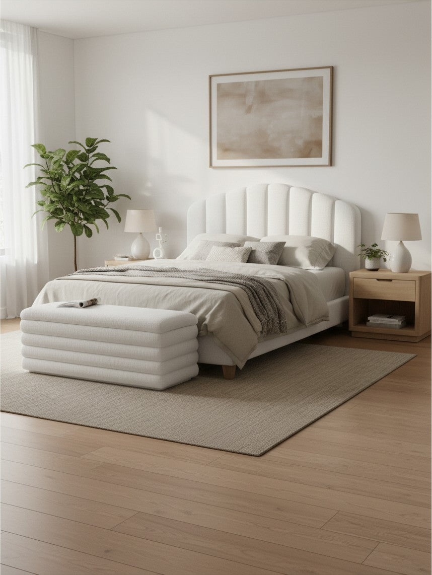 Lit double Adele TOCO Meubles plateforme blanc effet peluche avec tête de lit arrondie et pieds en bois naturel