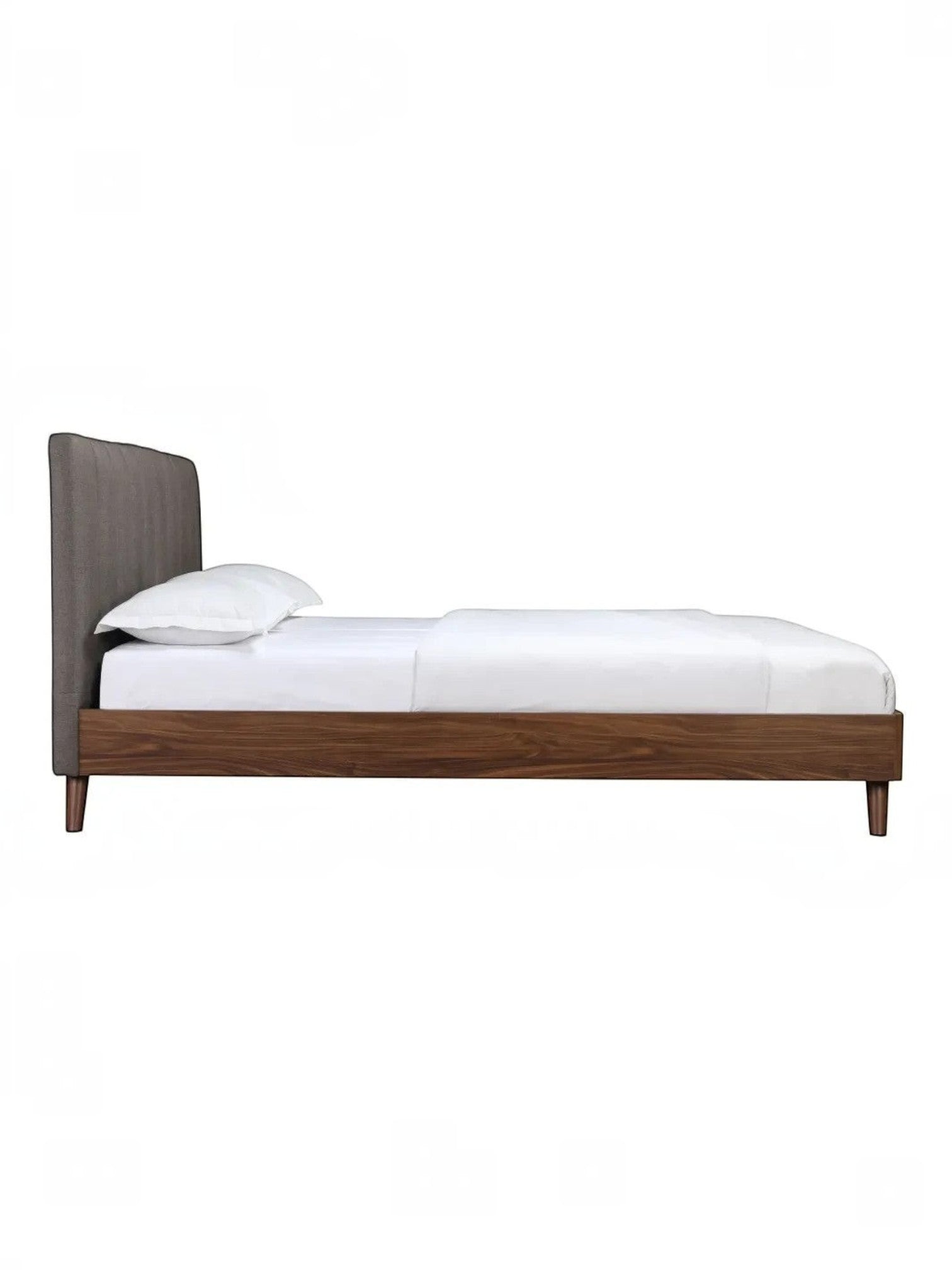 Lit double Atlas TOCO Meubles gris avec tête de lit capitonnée et cadre en imitation noyer, style Mid-Century Modern.