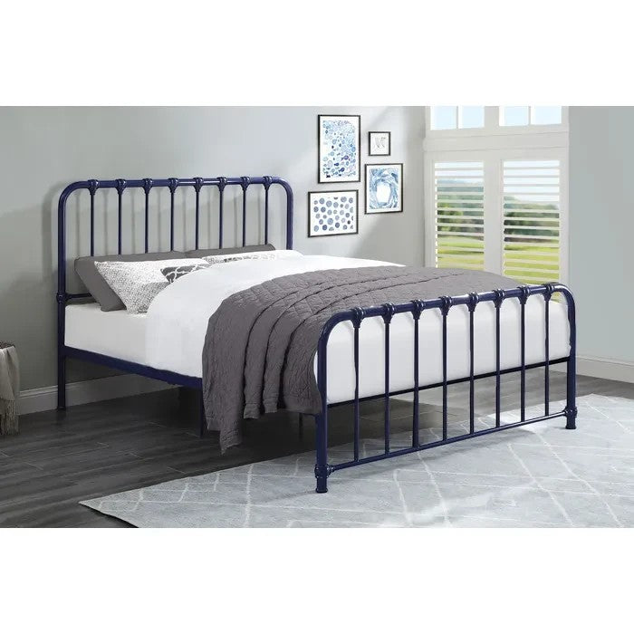 Lit double bleu marine en métal TOCO Meubles, style vintage avec barreaux verticaux et tête de lit arrondie.