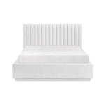Lit double Emilio blanc TOCO Meubles avec capitonnage vertical sur la tête de lit et revêtement texturé.