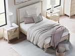 Lit double Margot TOCO Meubles en bois clair avec tête de lit rembourrée texturée blanc cassé. Style boho minimaliste.