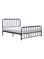 Lit double bleu marine en métal de TOCO Meubles avec barreaux verticaux et tête de lit arrondie, style vintage.