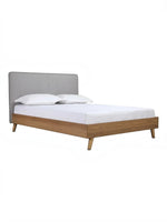 Lit double Nova TOCO Meubles avec tête de lit rembourrée grise et cadre en bois brun, style Mid-Century Modern.