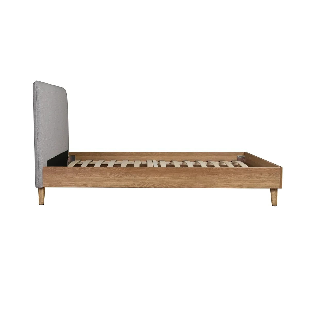 Lit double Nova TOCO Meubles en bois brun avec tête de lit rembourrée en tissu gris, style Mid-Century Modern.