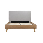 Lit double Nova TOCO Meubles en bois brun avec tête de lit rembourrée en tissu gris, style Mid-Century Modern.