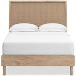 Lit double Olive TOCO Meubles en bois clair avec tête de lit en cannage beige et pieds fuselés. Style moderne.