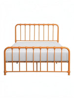 Lit double orange en métal de TOCO Meubles avec barreaux verticaux et design classique.