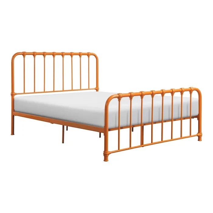 Lit double orange en métal de TOCO Meubles avec barreaux verticaux et pieds arrondis, style vintage.