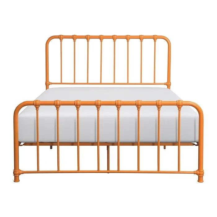 Lit double orange en métal de TOCO Meubles avec barreaux verticaux et détails décoratifs, style vintage.