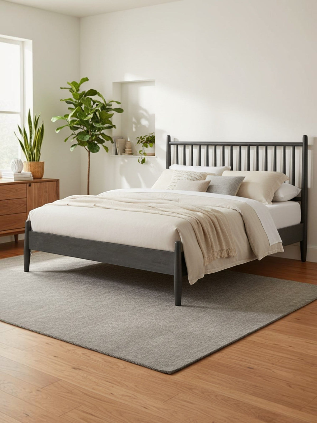 Lit double Paolo TOCO Meubles en bois gris foncé avec tête de lit à lattes verticales dans une chambre moderne