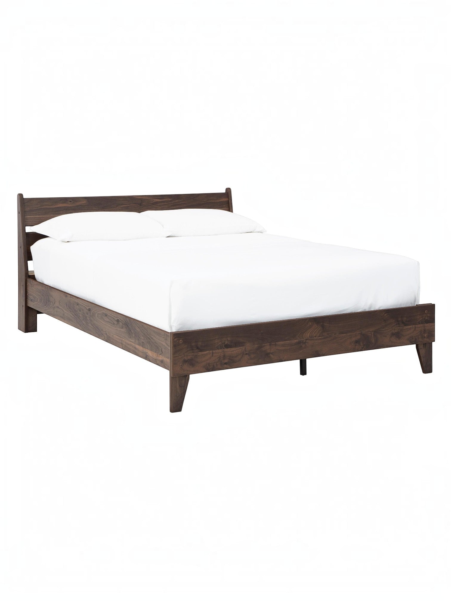 Lit double Ramona en bois brun foncé de TOCO Meubles, finition grain de noyer, design épuré et moderne.