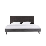 TOCO Meubles Lit Gianni queen gris foncé en velours avec tête de lit capitonnée et base imitation bois.