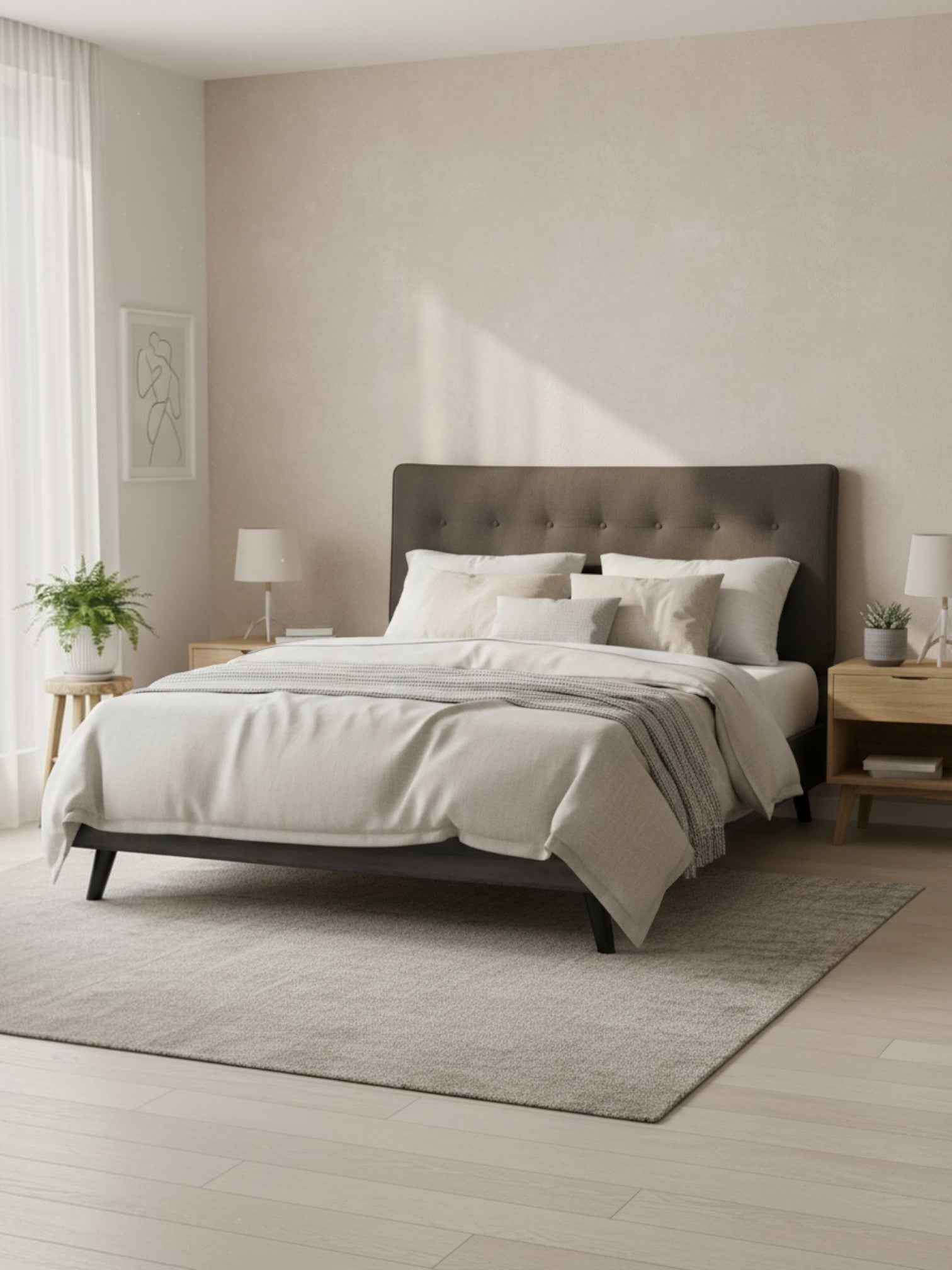 Lit queen TOCO Meubles Gianni en velours gris foncé avec tête de lit capitonnée et pieds métalliques inclinés