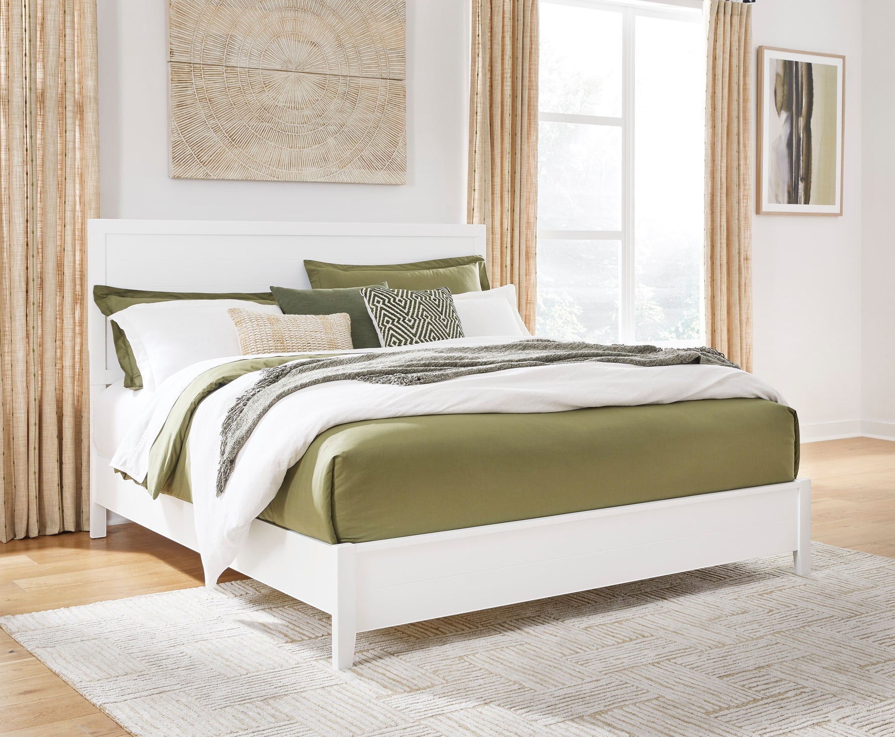 Lit Gisele blanc contemporain TOCO Meubles avec tête de lit à lattes et couvre-lit vert olive.