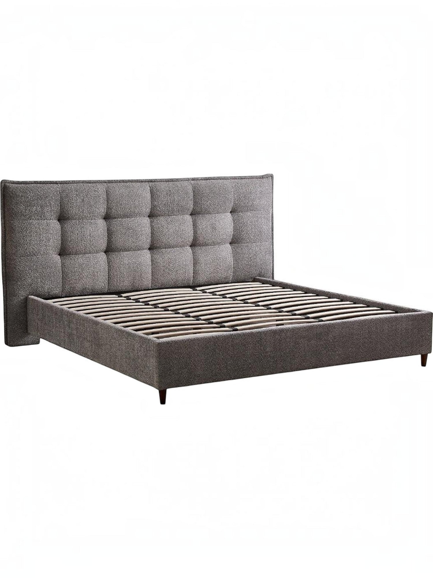 TOCO Meubles Lit plateforme Guilia gris en tissu bouclé capitonné avec lattes en bois et pieds noirs discrets.
