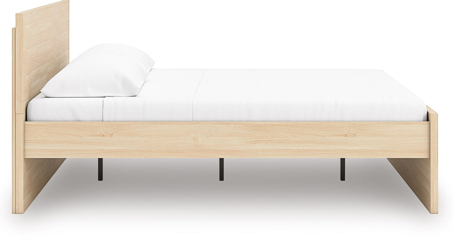 Lit plateforme Grand Lit Hazel en bois clair avec tête de lit minimaliste et pieds noirs par TOCO Meubles.