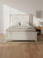 Très grand lit Iris TOCO Meubles en chêne blanc antique avec tête de lit rembourrée en chenille ivoire et DEL