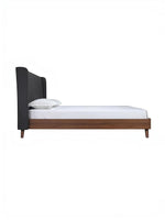 Lit King Cesar TOCO Meubles avec tête de lit haute rembourrée en tissu gris foncé et cadre en imitation noyer, pieds métalliques inclinés. Style Mid-Century.