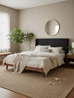Lit King Cesar TOCO Meubles avec tête de lit rembourrée gris foncé, cadre en bois noyer et design Mid-Century moderne.
