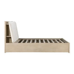 TOCO Meubles Lit Laurent grand lit en bois de chêne clair avec tête de lit rembourrée couleur huître et rangement intégré.