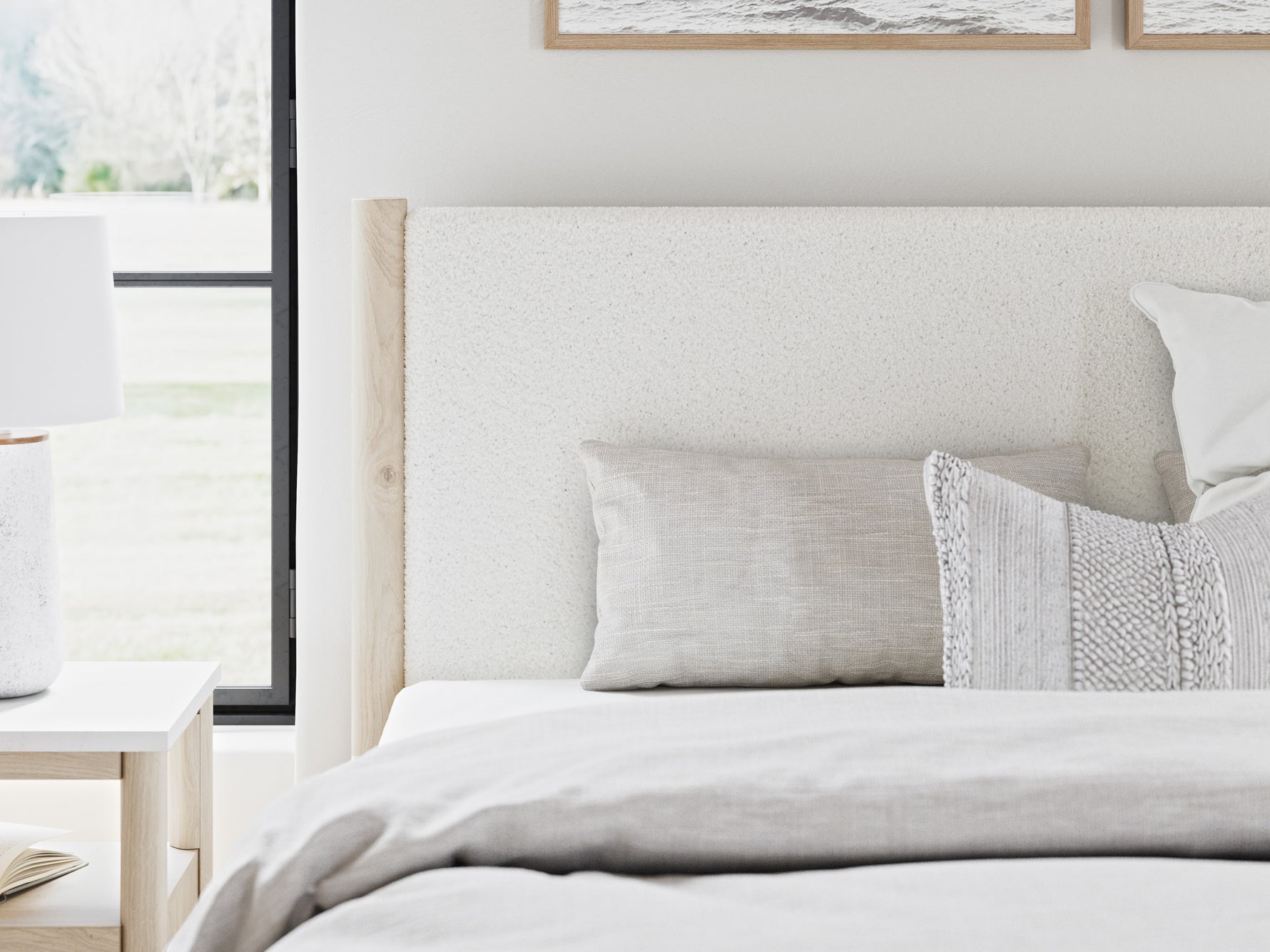 Lit Margot TOCO Meubles en tissu texturé blanc cassé avec cadre en bois clair, style boho minimaliste.