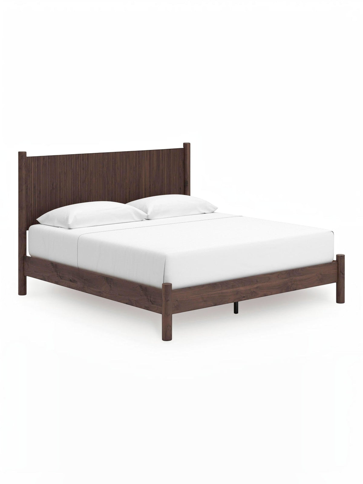 Très grand lit Maya TOCO Meubles en bois brun au design rétro bohème avec tête de lit texturée et lignes épurées.