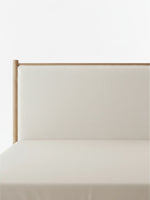 Tête de lit TOCO Meubles Noria en bois clair avec coussin rembourré beige pour un confort élégant et moderne
